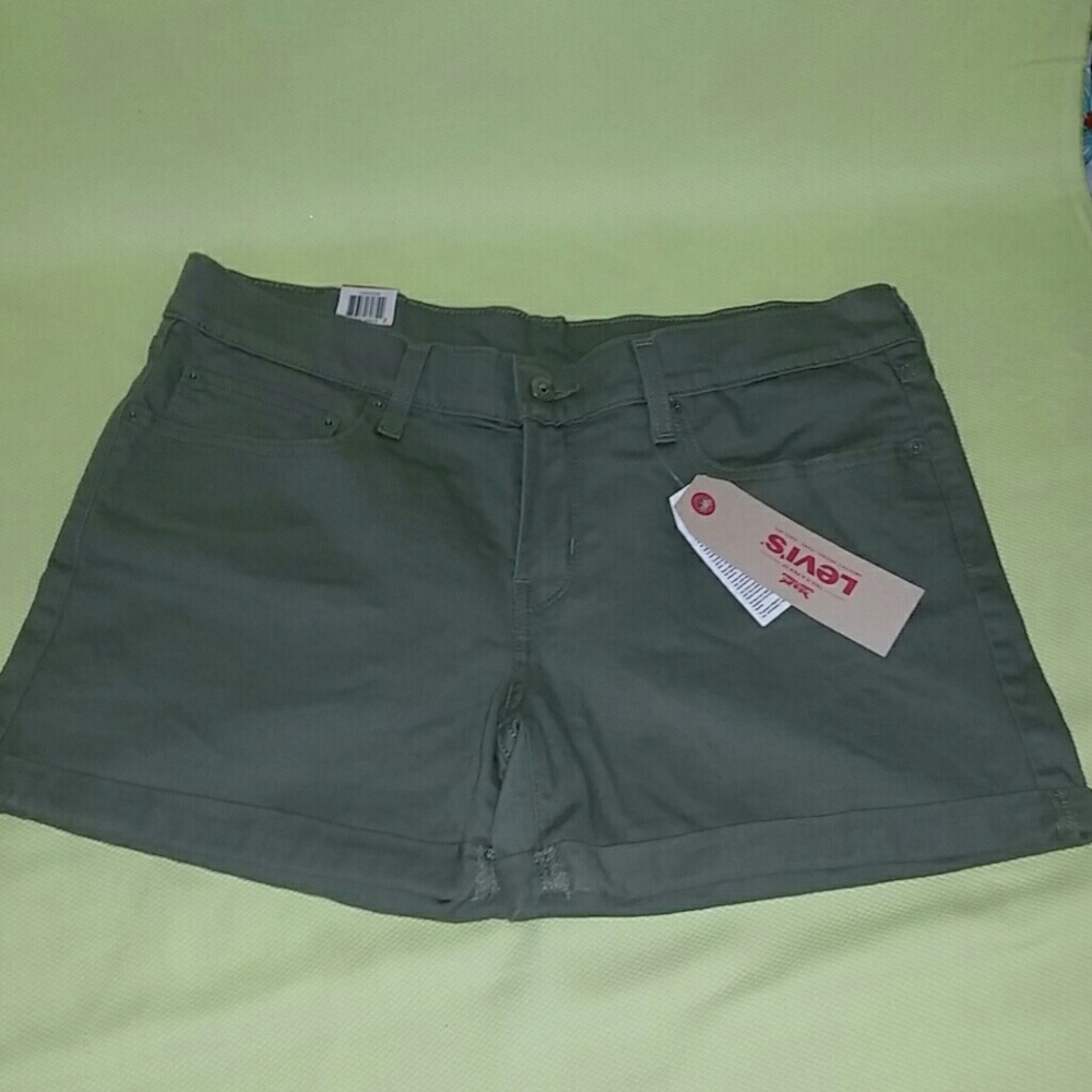 NWT Levi's shorts